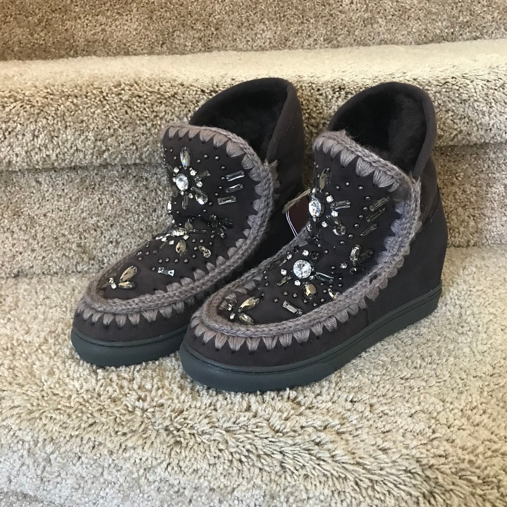 MOU WOMEN INNER WEDGE SHEEPSKIN BOOTS WITH NEW CRY